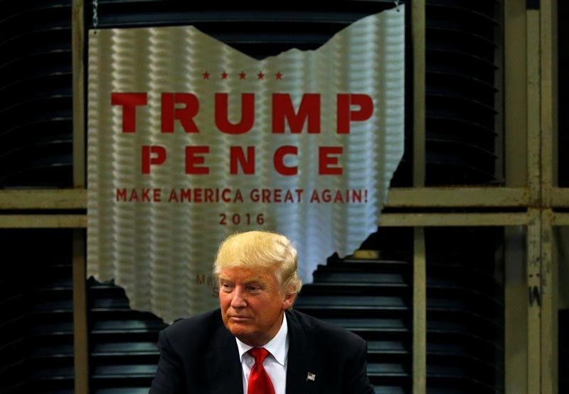 © Reuters. صديق مقرب لبوتين: ترامب سيفوز بالانتخابات الأمريكية