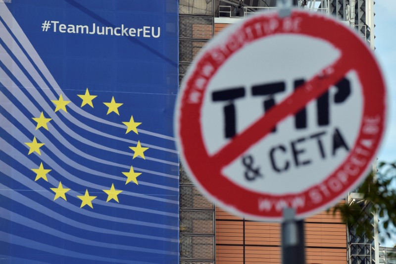 © Reuters. LES ENTREPRISES FRANÇAISES PRENNENT POSITION POUR LE TTIP