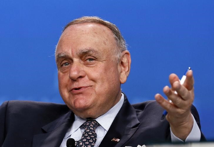 © Reuters. Leon G. Cooperman Chairman, Omega Advisors, speaks on a panel discussion at the annual Skybridge Alternatives Conference (SALT) in Las Vegas