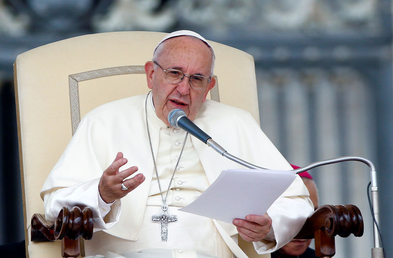 © Reuters. Papa dice que periodismo basado en miedo y rumores es una forma de "terrorismo"
