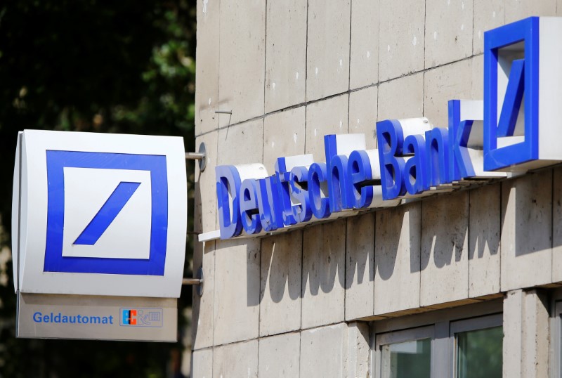 © Reuters. A logo of a branch of Germany's Deutsche Bank is seen in Cologne