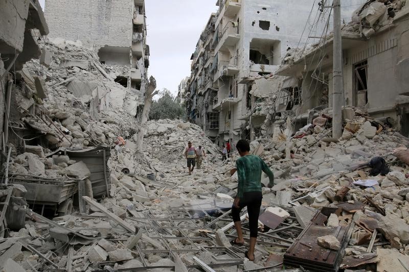 © Reuters. مدير مستشفى: 91 قتيلا في قصف على مناطق المعارضة في حلب