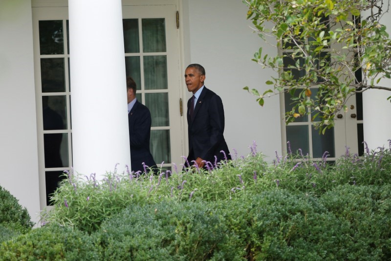 © Reuters. President Barack Obama walks to the the Oval Office of the White House