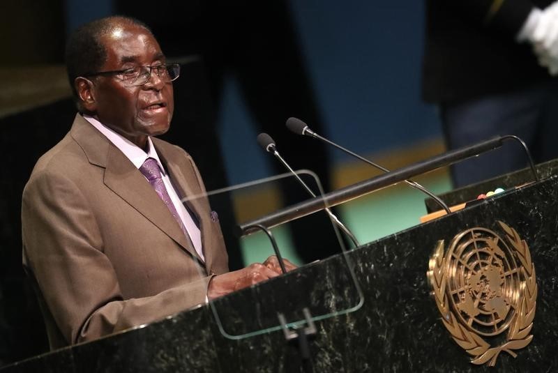 © Reuters. President Robert Mugabe of Zimbabwe addresses the United Nations General Assembly in the Manhattan borough of New York