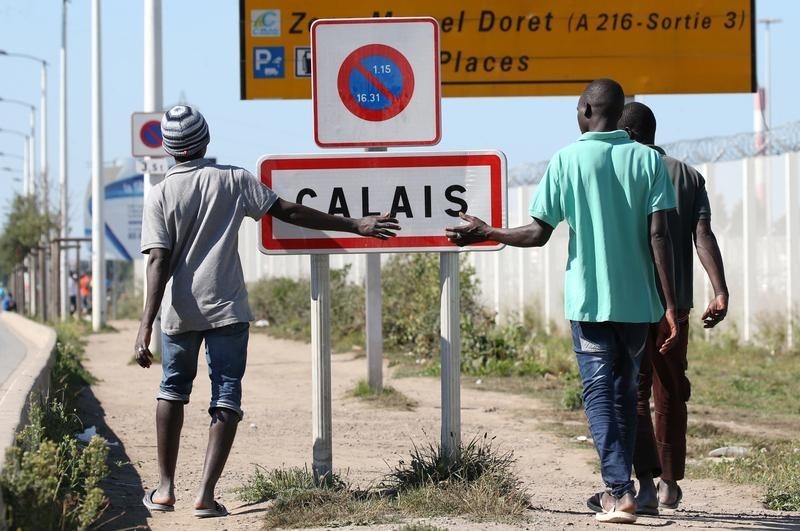 © Reuters. Hollande anuncia que el campamento de inmigrantes de Calais se desmantelará