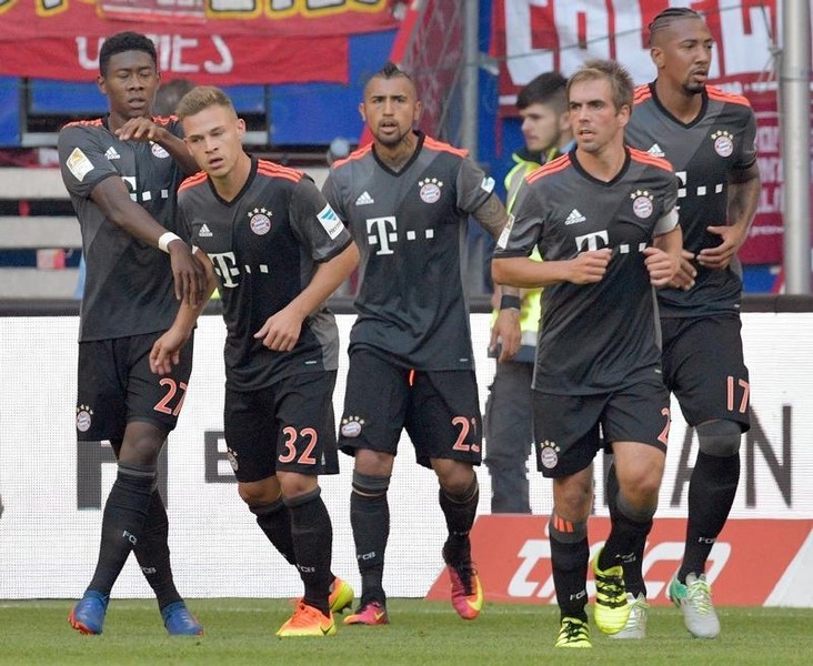 © Reuters. بايرن يحتاج لهدف متأخر من كيميش لعبور هامبورج في دوري ألمانيا