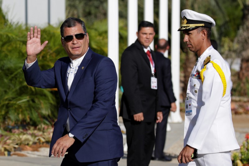 © Reuters. Ecuador's President Rafael Correa gestures as he arrives for a family photo during the 17th Non-Aligned Summit in Porlamar