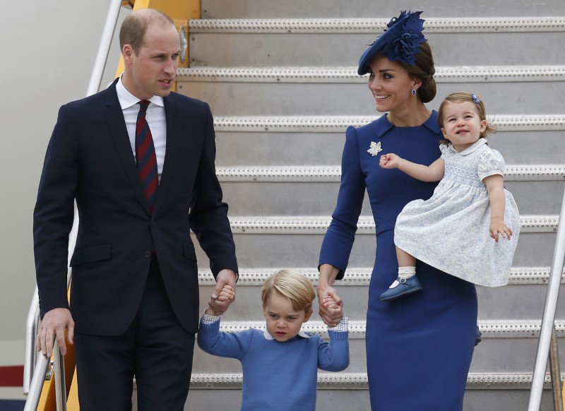 © Reuters. Britain's Prince William arrives with his family for an eight day tour of western Canada