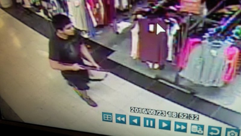 © Reuters. An image taken from security video of the gunman who opened fire in the Cascade Mall in Burlington