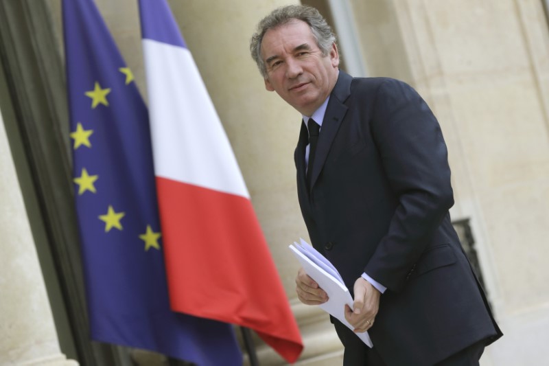 © Reuters. BAYROU PEINE A CONSTRUIRE UNE IMAGE DE PRÉSIDENT CRÉDIBLE