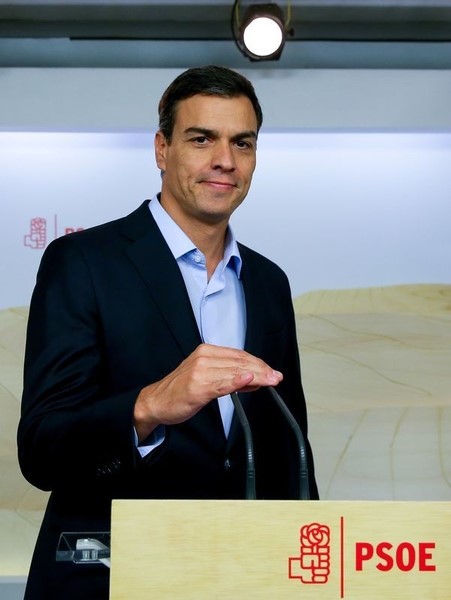 © Reuters. زعيم الاشتراكيين الإسبان يدعو إلى سباق على زعامة الحزب لمراجعة خيارات الحكومة