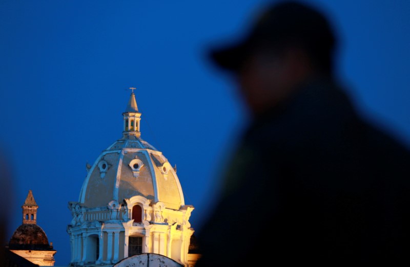 © Reuters. A policeman stands guard in the Old City in Cartagena