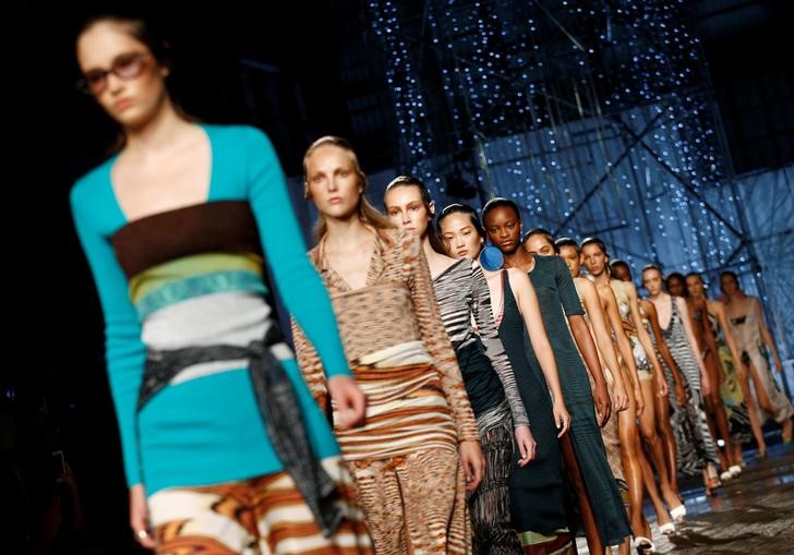 © Reuters. Modelos desfilam criações da Missoni durante a Semana de Moda de Milão