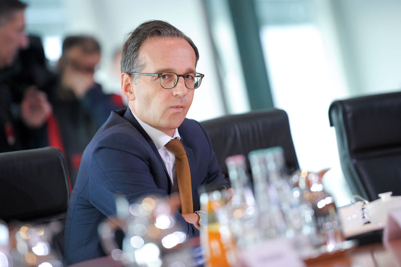 © Reuters. German Justice Minister Maas attends a cabinet meeting at Chancellery in Berlin