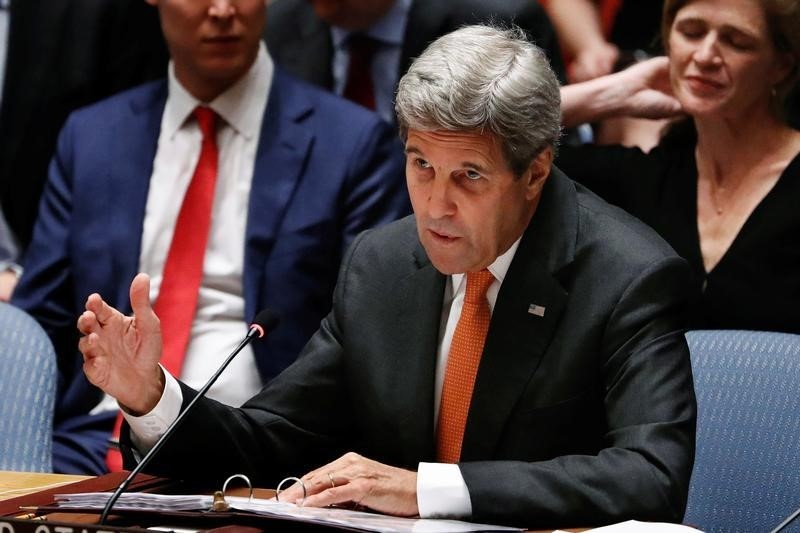 © Reuters. كيري يشكك في اقتراح سوري بالمشاركة في محادثات بشأن حكومة وحدة