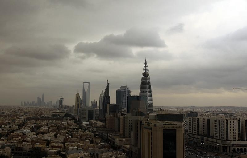 © Reuters. Clouds move over the Riyadh skyline