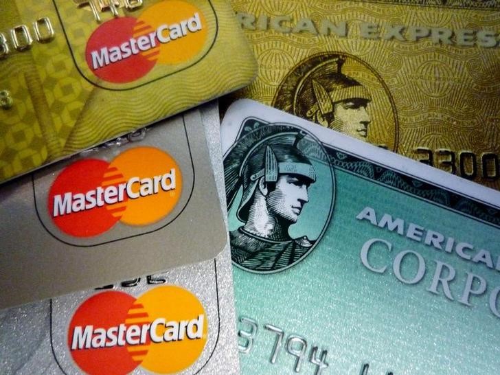 © Reuters. American Express and MasterCard credit cards are shown in Washington
