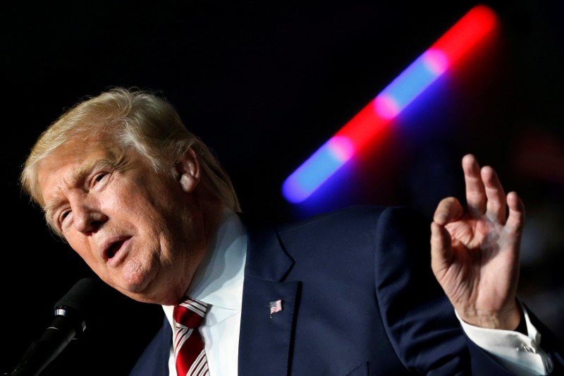 © Reuters. Trump holds a rally with supporters in Roanoke, Virginia, U.S.