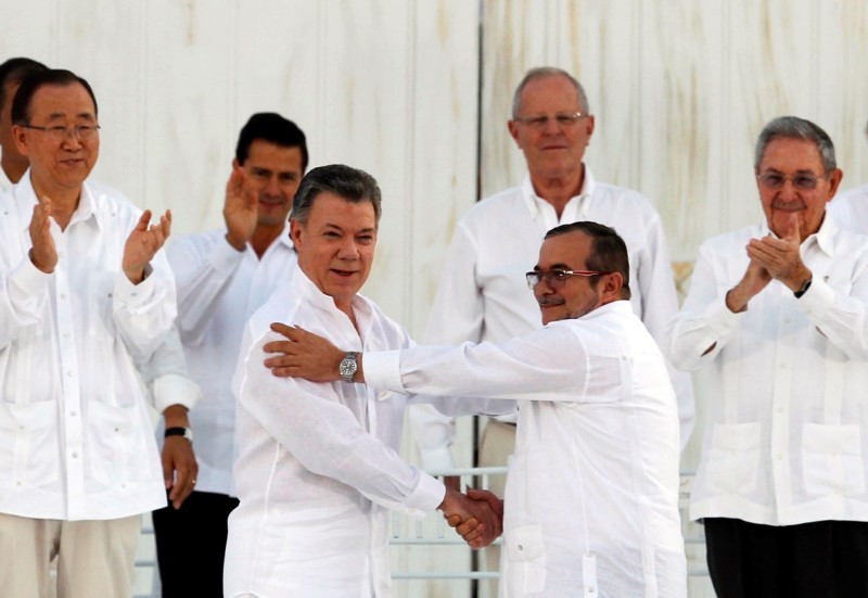 © Reuters. PAIX EN COLOMBIE AVEC LES FARC APRÈS 52 ANS