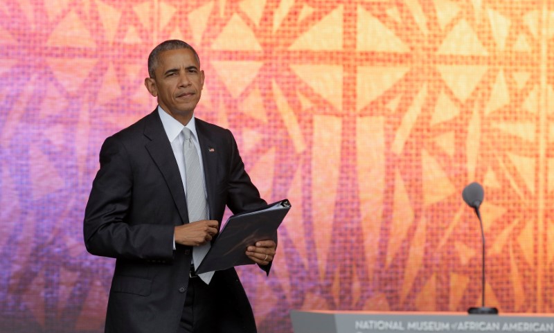 © Reuters. U.S. President Barack Obama prepares to speak at the dedication of the Smithsonian’s National Museum of African American History and Culture in Washington