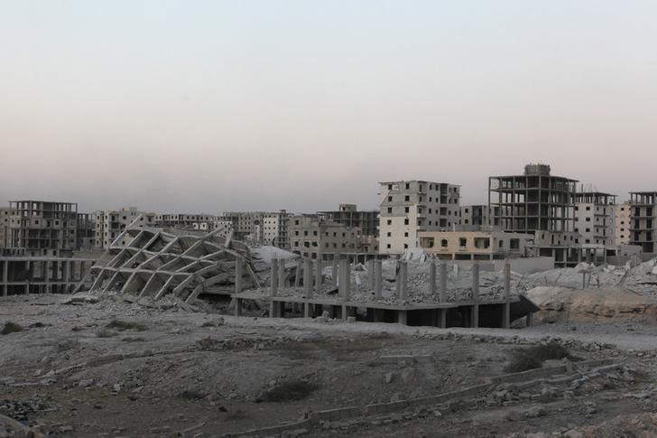 © Reuters. Foto de arquivo de prédios destruídos nos Apartamentos 1070, em Aleppo