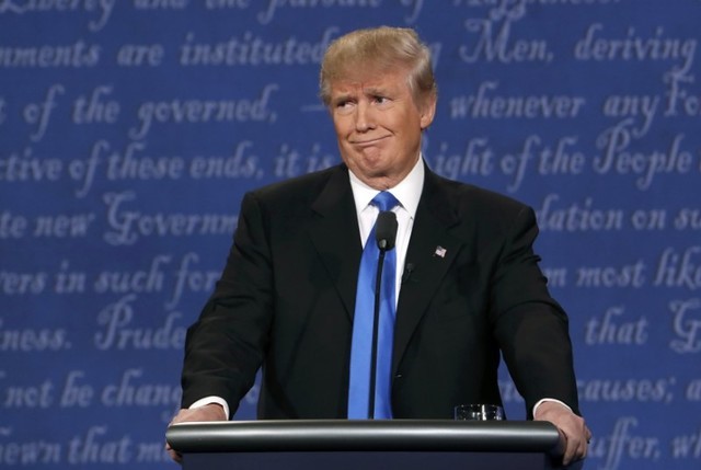 © Reuters. Candidato presidencial republicano à Presidência dos EUA, Donald Trump, durante debate em Nova York