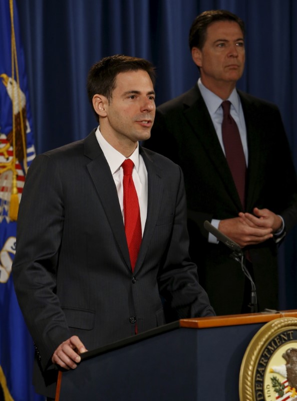 © Reuters. Carlin, flanked by Comey, addresses a news conference to announce indictments on Iranian hackers at the Justice Department in Washington