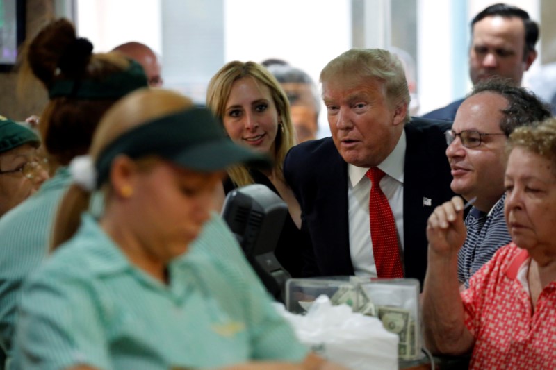 © Reuters. Trump greets employees at the Versailles Bakery in Miami