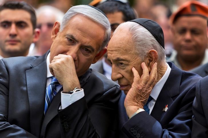© Reuters. نتنياهو ينعي رئيس إسرائيل السابق شمعون بيريس