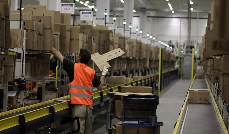 © Reuters. Worker packs items for delivery at Amazon's new distribution center in Brieselang