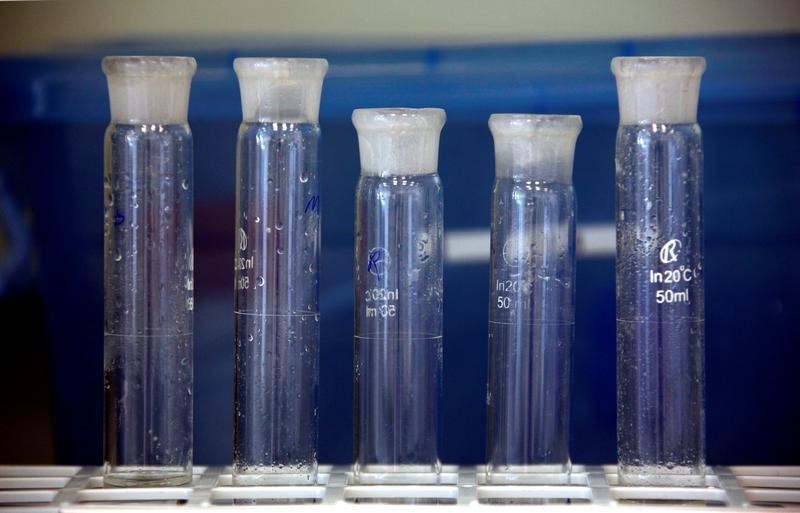 © Reuters. Containers are seen in a laboratory in an enzyme factory of Danish biopharmaceutical company Novozymes in Beijing