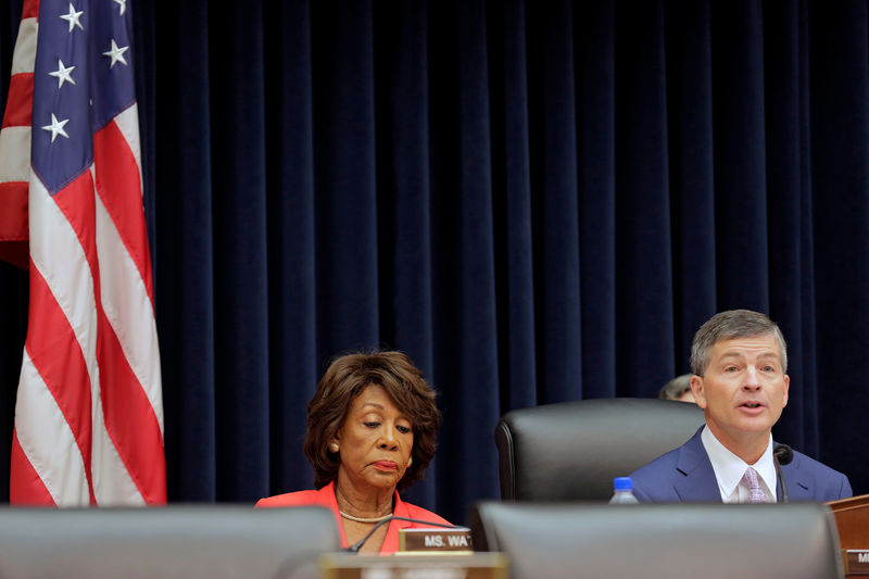 © Reuters. Chairman of the House Financial Services Committee Jeb Hensarling (R-TX) and Maxine Waters (D-CA) question Federal Reserve Chairman Janet Yellen during her testimony before the House Financial Services Committee in Washington