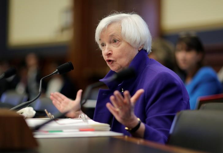 © Reuters. Federal Reserve Chairman Yellen delivers the semi-annual testimony on the "Federal Reserve's Supervision and Regulation of the Financial System" before the House Financial Services Committee in Washington