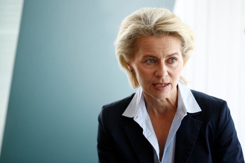 © Reuters. Germany's Defence Minister von der Leyen attends a cabinet meeting in Berlin