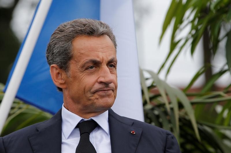 © Reuters. Nicolas Sarkozy, former head of the Les Republicains political party, attends Les Republicains LR political party summer camp in La Baule