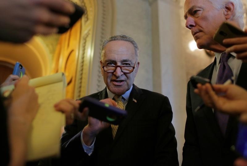 © Reuters. Schumer speaks on Capitol Hill in Washington