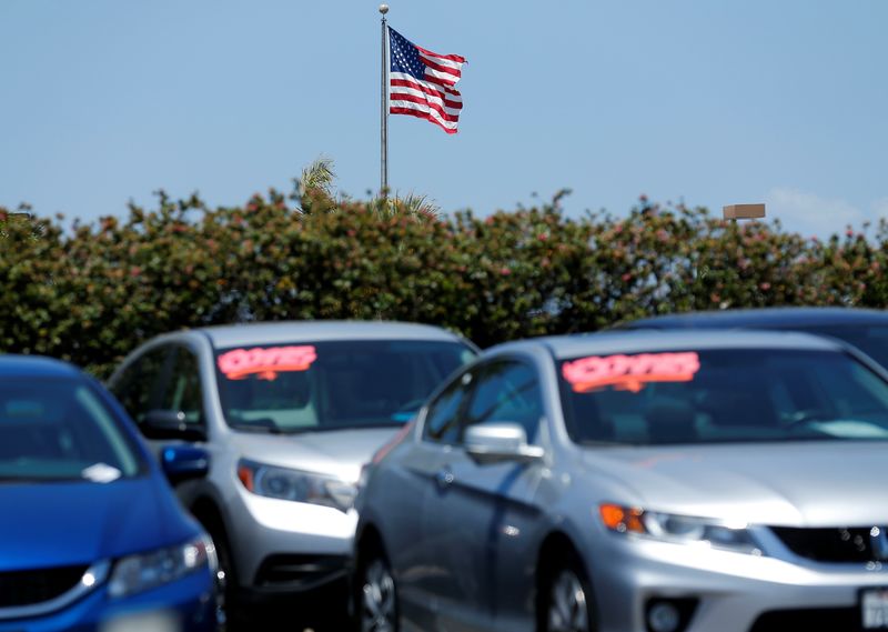 © Reuters. Automobiles are shown for sale at a automobile in Carlsbad, California