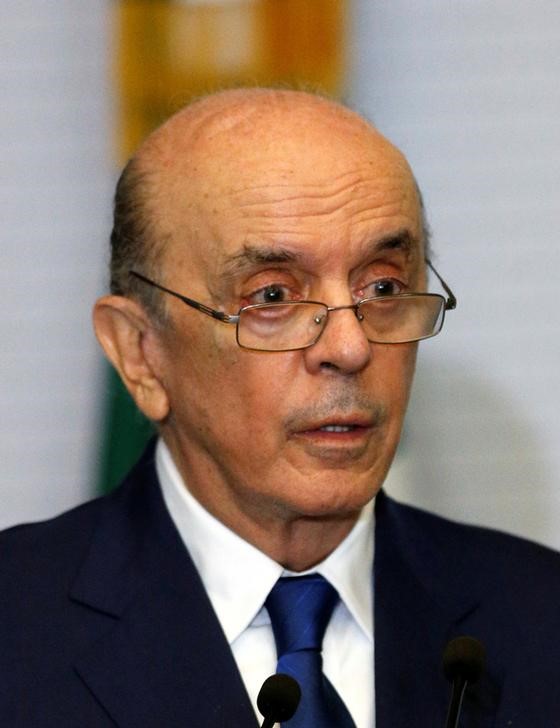 © Reuters. Ministro das Relações Exteriores, José Serra, fala em coletiva de imprensa na Cidade do México