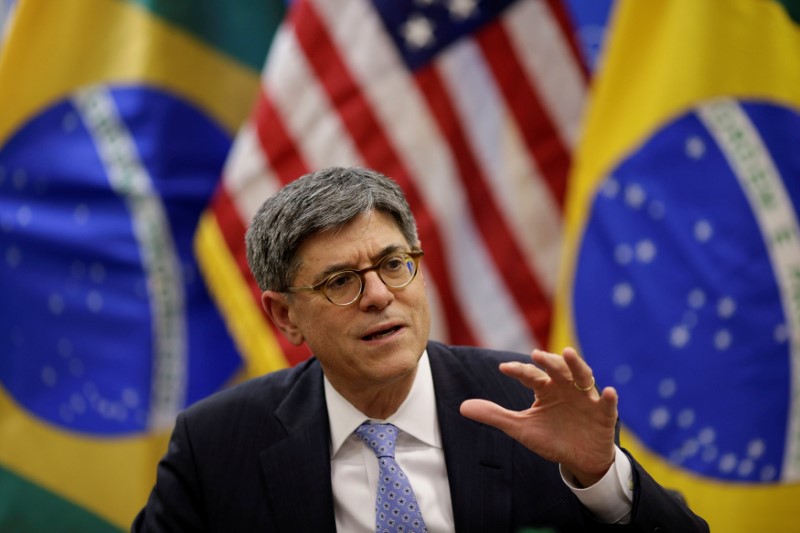 © Reuters. U.S. Treasury Secretary Jack Lew speaks during a news conference in Brasilia