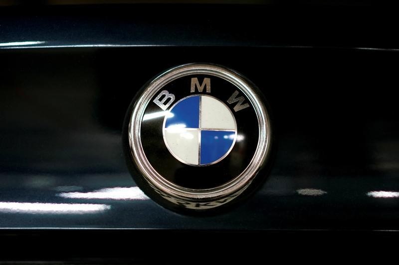 © Reuters. View shows BMW logo in Moscow