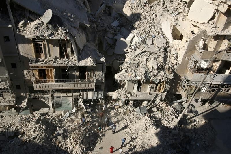 © Reuters. الأمم المتحدة: مئات الجرحى في شرق حلب بسوريا ويجب إجلاؤهم