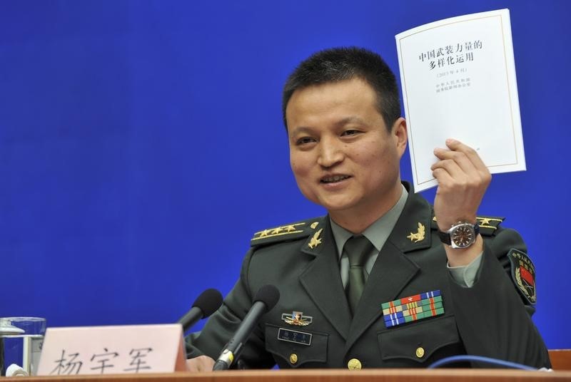 © Reuters. Porta-voz do Ministério da Defesa chinês, Yang Yujun, durante evento em Pequim