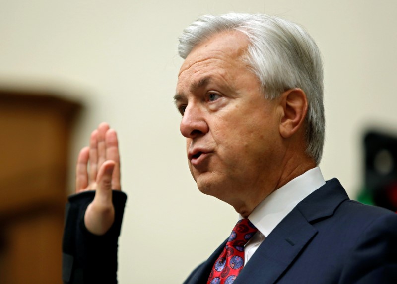 © Reuters. Wells Fargo CEO Stumpf is sworn in before the House Financial Services Committee on Capitol Hill in Washington