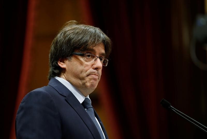 © Reuters. Puigdemont supera la moción de confianza con 72 votos a favor y 63 en contra