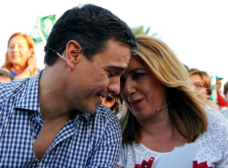 © Reuters. El cisma se agranda: los dos bandos del PSOE se atribuyen el poder legítimo