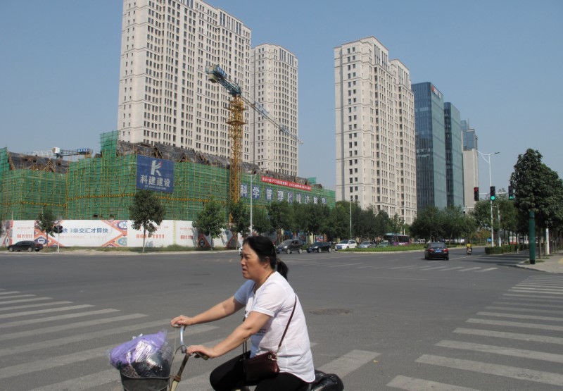 © Reuters. New properties are seen near a square in Zhengzhou