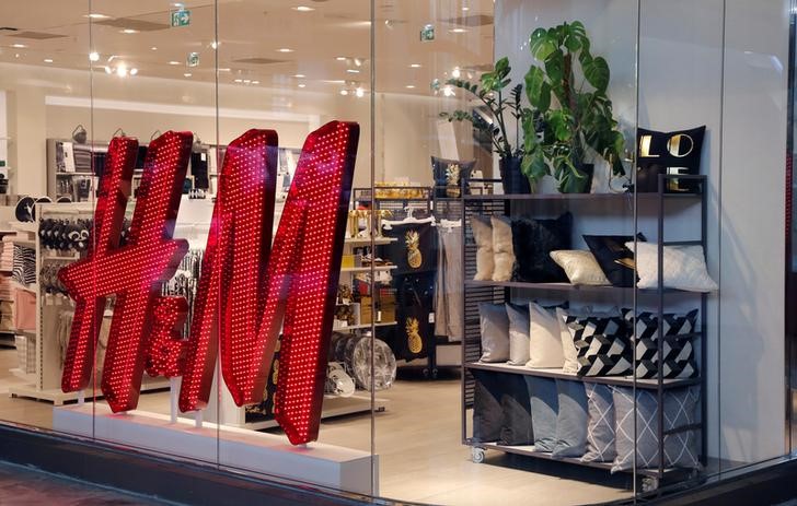 © Reuters. View of a H&M clothing store in Paris