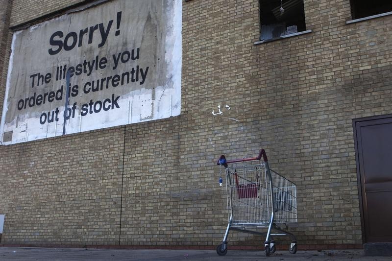 © Reuters. A new work by British artist Banksy adorns a wall near the Canary Wharf financial district in London