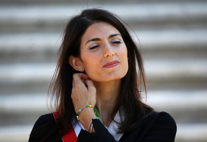 © Reuters. Rome's Major Virginia Raggi attends at a news conference at Rome's famed Spanish Steps after restoration works that lasted almost a year in Rome