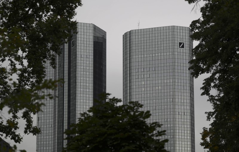 © Reuters. The headquarters of Germany's Deutsche Bank are photographed in Frankfurt